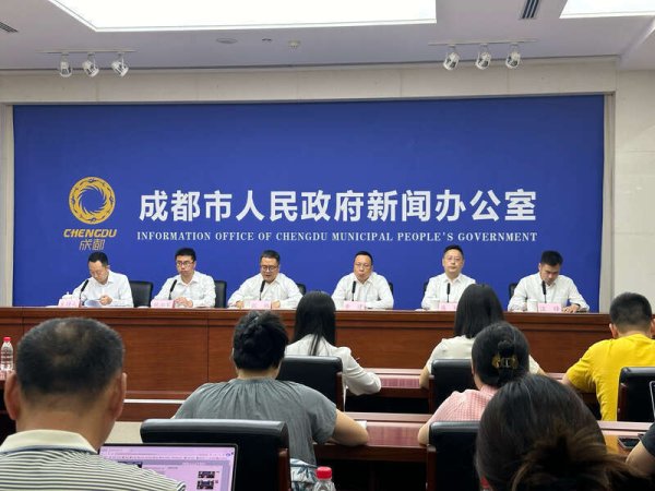 开yun体育网宽容无边市民旅客散步三街六市-开云「中国」kaiyun网页版登录入口